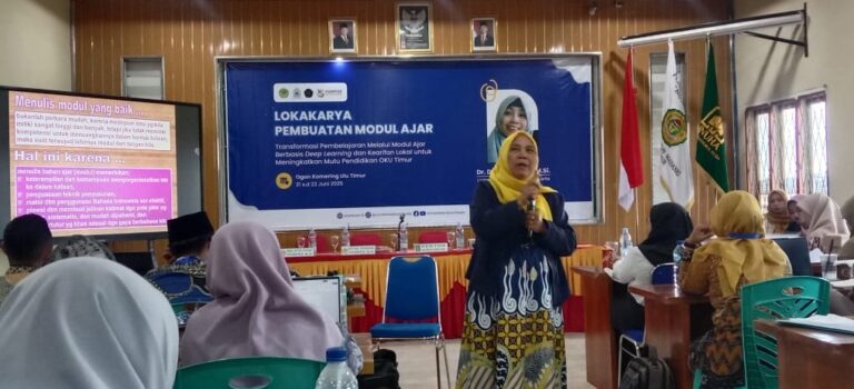 Dr. Das Salirawati, M.Si dari Universitas Negeri Yogyakarta selaku narasumber memberikan materi Lokakarya kepada peserta. Foto: NHMC